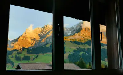 Ein allgemeiner Bergblick oder ein Berglick von der Ferienwohnung aus