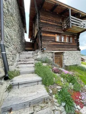 Das Gebäude in dem sich das Chalet befindet