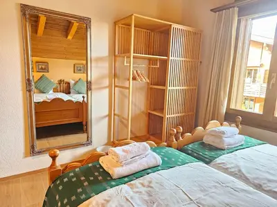 Ein Bett oder Betten in einem Zimmer der Unterkunft Sawasdee Jungfrau Apartment