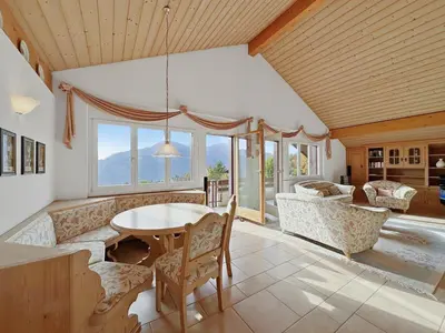 Ein allgemeiner Bergblick oder ein Berglick von der Ferienwohnung aus