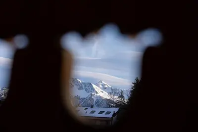 Ein allgemeiner Bergblick oder ein Berglick von der Ferienwohnung aus