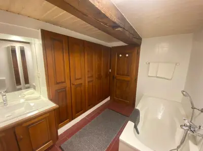 Ein Badezimmer in der Unterkunft La Grande Majorie de Nendaz