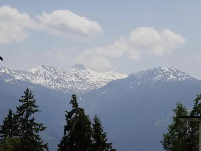 Ein allgemeiner Bergblick oder ein Berglick von der Ferienwohnung aus
