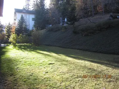 Ein Garten an der Unterkunft Apartment Weisshorn