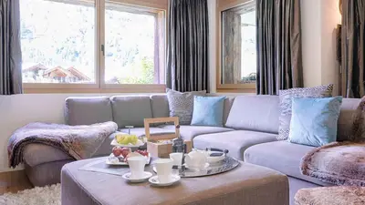 Ein Sitzbereich in der Unterkunft Chalet White Pearl in Zermatt