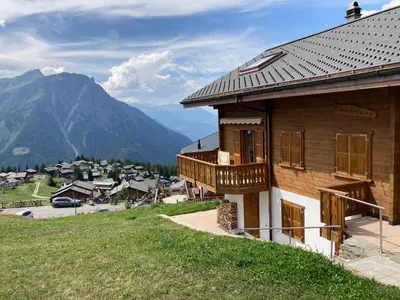 Ein allgemeiner Bergblick oder ein Berglick von der Ferienwohnung aus
