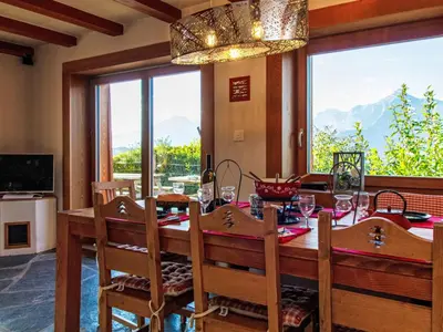 Ein allgemeiner Bergblick oder ein Berglick von des Chalets aus