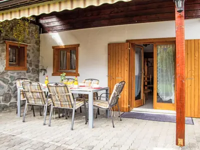 Ein Patio oder anderer Außenbereich in der Unterkunft Chalet Dominic by Interhome