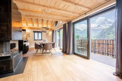 Ein allgemeiner Bergblick oder ein Berglick von der Ferienwohnung aus