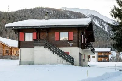 Ein allgemeiner Bergblick oder ein Berglick von der Ferienwohnung aus