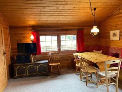 Ein Sitzbereich in der Unterkunft Chalet Glimuschir