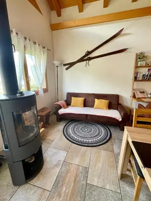 Ein Sitzbereich in der Unterkunft Charmante maisonnette avec vue sur les montagnes