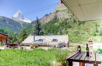Ein allgemeiner Bergblick oder ein Berglick von der Ferienwohnung aus