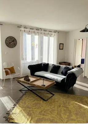 Ein Sitzbereich in der Unterkunft Appartement 70m2, entrée autonome, lit 180x200, terrasse privée, parking gratuit