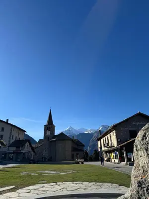 Ein allgemeiner Bergblick oder ein Berglick von der Ferienwohnung aus