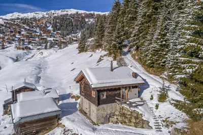 Alphütte Ried im Winter