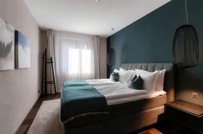 Ein Bett oder Betten in einem Zimmer der Unterkunft Andermatt Arve Relax by Quokka 360