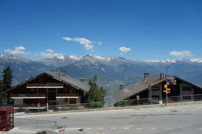 Ein allgemeiner Bergblick oder ein Berglick von der Ferienwohnung aus