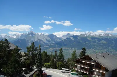 Ein allgemeiner Bergblick oder ein Berglick von der Ferienwohnung aus