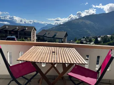 Ein allgemeiner Bergblick oder ein Berglick von der Ferienwohnung aus
