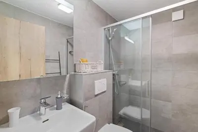 Ein Badezimmer in der Unterkunft 4 valleys Modern apartment with free parking