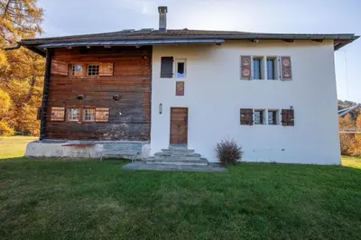Das Gebäude in dem sich das Chalet befindet