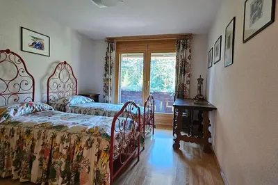 Ein Bett oder Betten in einem Zimmer der Unterkunft Charming Chalet Downtown