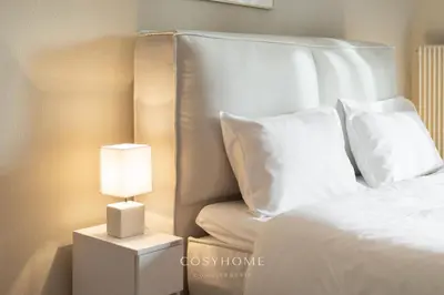Ein Bett oder Betten in einem Zimmer der Unterkunft Alpine Sunset l Attique l Golf l By CosyHome