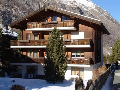 Ein allgemeiner Bergblick oder ein Berglick von der Ferienwohnung aus