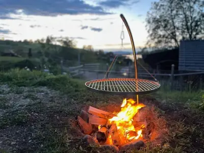 Ein für Gäste verfügbarer Grill in der Ferienwohnung