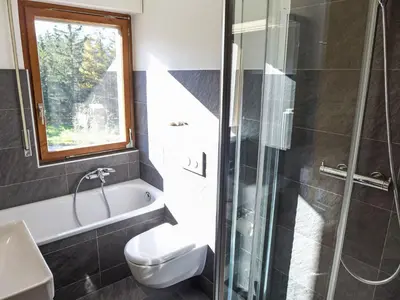 Ein Badezimmer in der Unterkunft Apartment La Verdure Est N-22 by Interhome