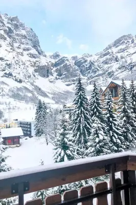 Ein allgemeiner Bergblick oder ein Berglick von der Ferienwohnung aus