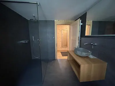 Ein Badezimmer in der Unterkunft Apartment Haus Alpengruss EG by Interhome