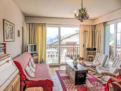 Ein Sitzbereich in der Unterkunft Apartment Marigny Cervin C19 by Interhome