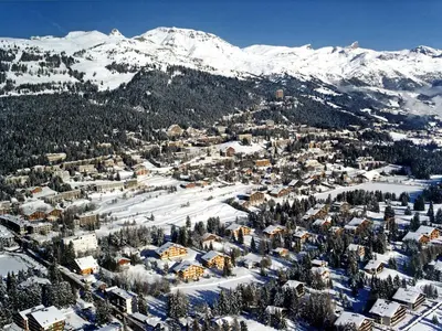 Ein allgemeiner Bergblick oder ein Berglick von des Chalets aus