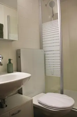 Ein Badezimmer in der Unterkunft am See 5min nach Spiez 20min nach Interlaken