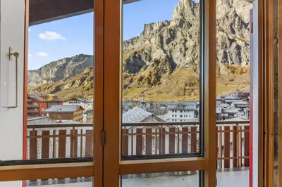 Ein allgemeiner Bergblick oder ein Berglick von der Ferienwohnung aus