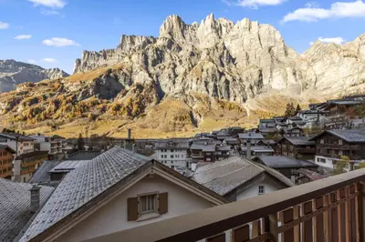 Ein allgemeiner Bergblick oder ein Berglick von der Ferienwohnung aus