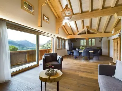 Ein allgemeiner Bergblick oder ein Berglick von der Ferienwohnung aus