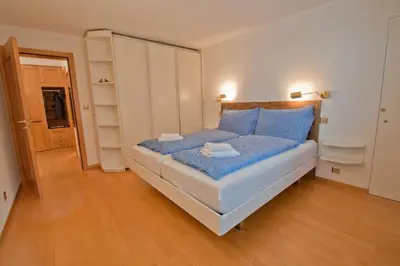 Ein Bett oder Betten in einem Zimmer der Unterkunft Apartment Lora, La Villa Emeline