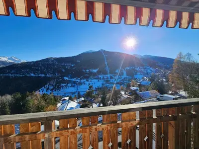 Ein allgemeiner Bergblick oder ein Berglick von der Ferienwohnung aus