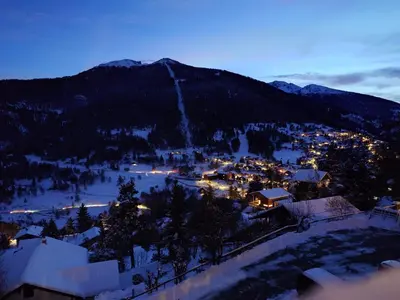 Ein allgemeiner Bergblick oder ein Berglick von der Ferienwohnung aus