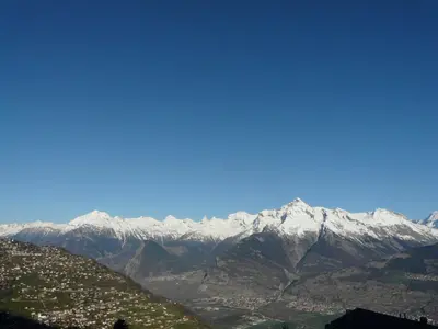 Ein allgemeiner Bergblick oder ein Berglick von der Ferienwohnung aus