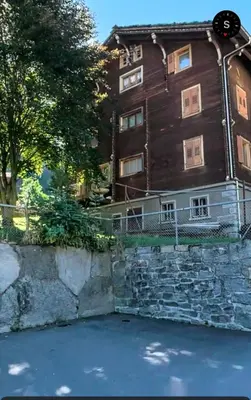Das Gebäude in dem sich die Ferienwohnung befindet