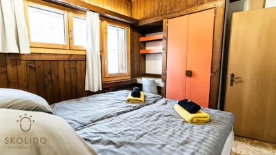 Ein Bett oder Betten in einem Zimmer der Unterkunft Ferienwohnungen Haus Butterfly, Saas-Fee