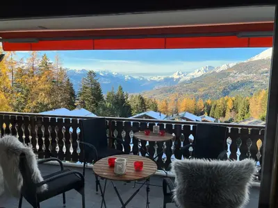 Ein allgemeiner Bergblick oder ein Berglick von der Ferienwohnung aus