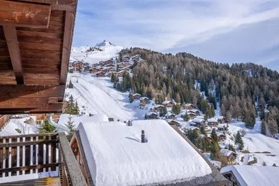 Ein allgemeiner Bergblick oder ein Berglick von der Ferienwohnung aus