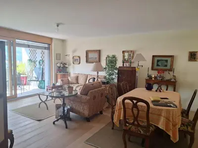 Ein Sitzbereich in der Unterkunft Appartement centre de Sion avec Parking