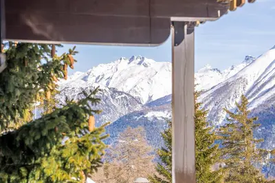 Ein allgemeiner Bergblick oder ein Berglick von der Ferienwohnung aus