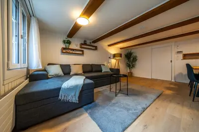 Ein Sitzbereich in der Unterkunft Large apt in town center next to Brunngasse & near lake